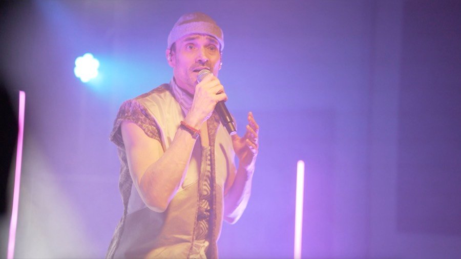 Chanteur sur scène